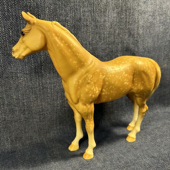 Blue Ribbon Ranch Quarter Horse Dapple Palomino Blue Box 9.5” - Picture 9 of 16